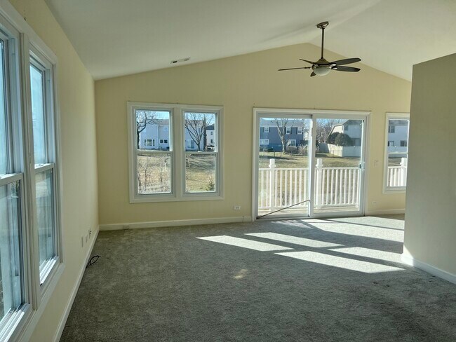 Building Photo - 1725 Vermont Dr