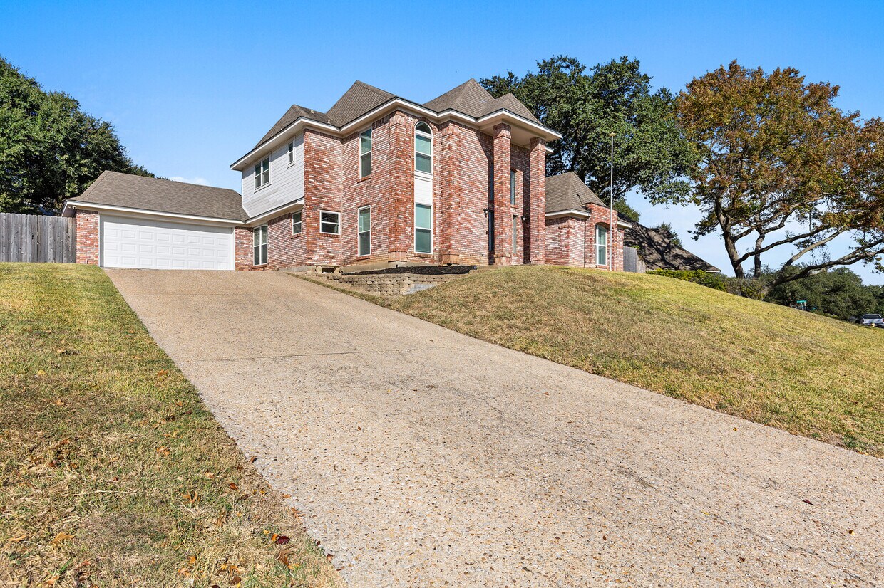 Foto principal - 4209 Green Oak Dr