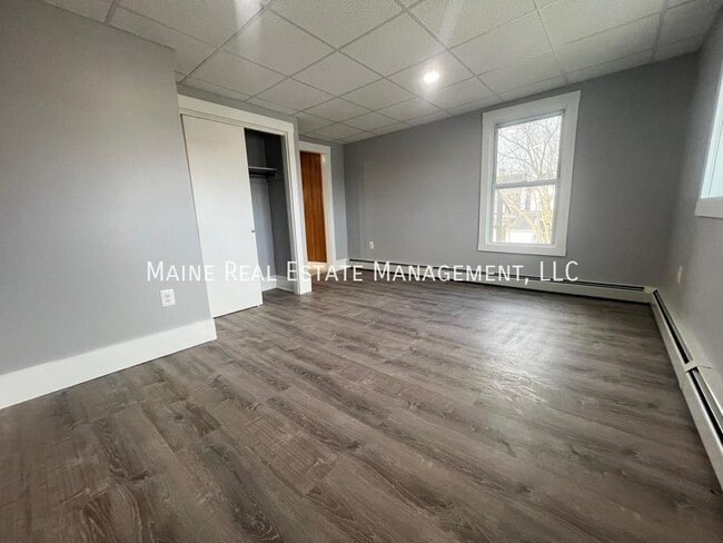 Building Photo - 131 College Ave