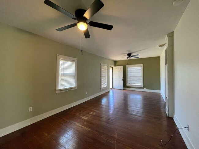 Foto del edificio - Charming 2BR/1BA Corner Lot Home with Shop & Fenced Yards