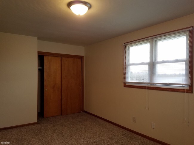 Building Photo - 988 Donnawood Dr