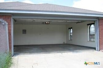 Building Photo - 3015 Nancy Jane Dr