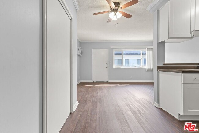 Foto del edificio - 5555 Carlton Way