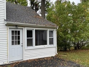 Building Photo - 41 Willow Ave
