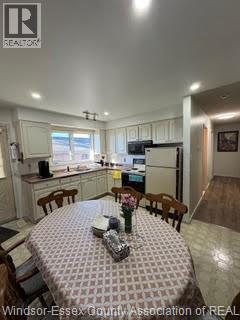 Photo du bâtiment - 4648 St Clair Rd
