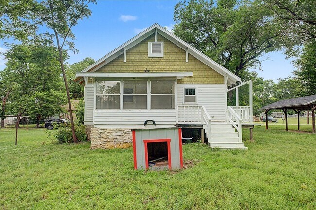 Building Photo - 810 N King St