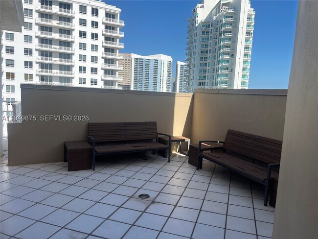 Foto del edificio - 701 Brickell Key Dr