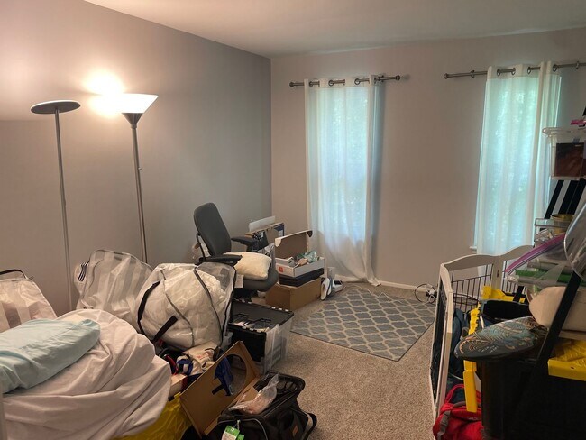 Foto del edificio - 2 bedroom 1 bath close to 94
