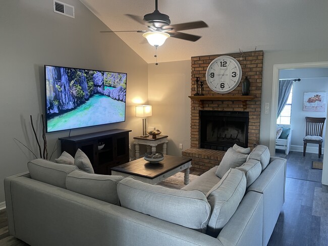 Living room - 5606 Hollyhock Ln