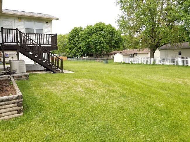 Building Photo - 1050 S Jones Blvd