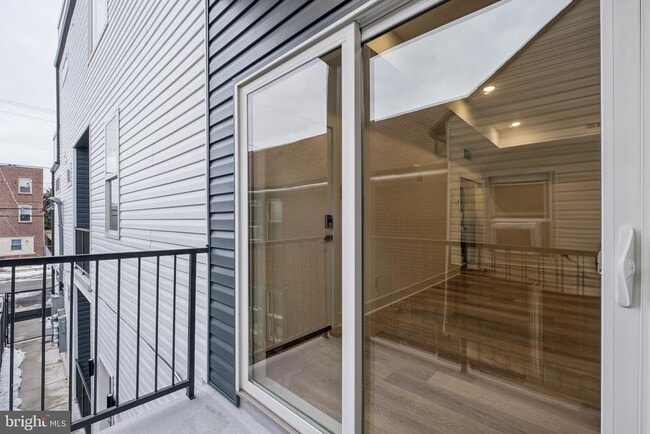 Building Photo - 5034 Florence Ave