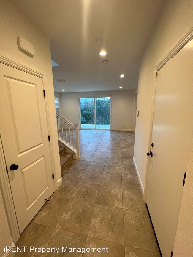Building Photo - 4 br, 3 bath House - 1512 Peony Lane