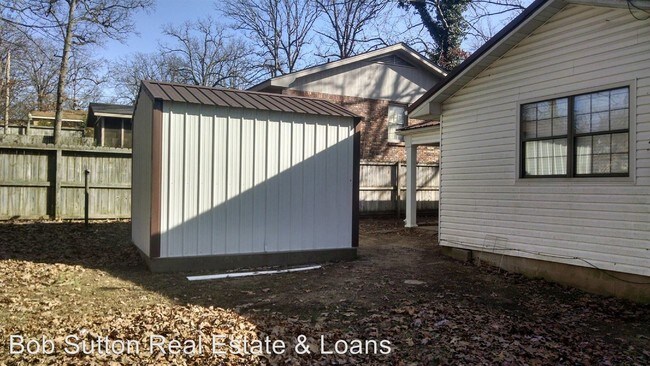 Building Photo - 1829 Sunset Dr
