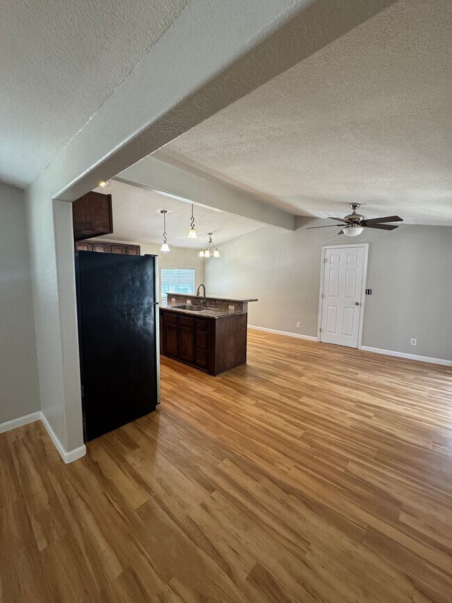 Foto del edificio - BEAUTIFUL 3 BED/2 BATH HOME WITH POOL