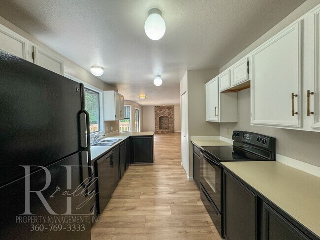 Building Photo - Updated and Refreshed in Ridgetop Area