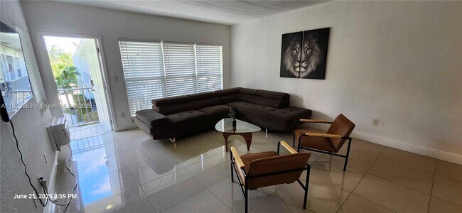 Foto del edificio - 9800 E Bay Harbor Dr