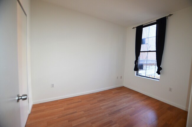Building Photo - 261 W 126th St