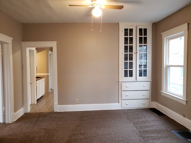 Building Photo - Three Bedroom 1st Floor Duplex with Free W...