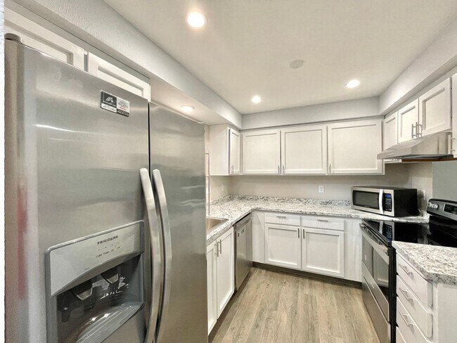 Foto del edificio - Great TownHome For Rent