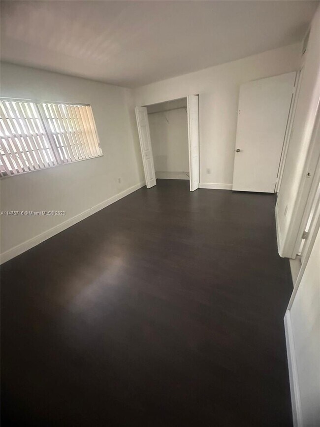 Building Photo - 10845 SW 112th Ave