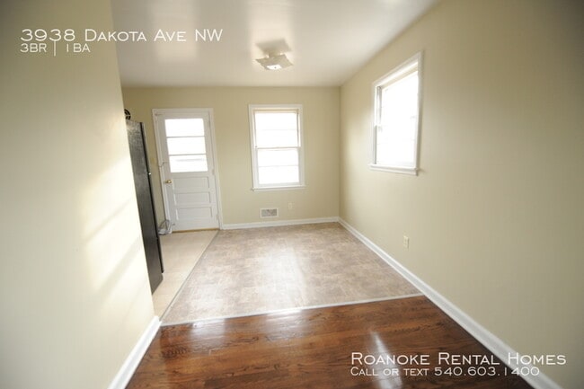 Building Photo - 3938 Dakota Ave