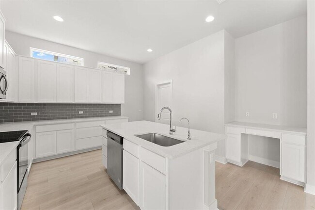 Building Photo - 2200 Grenache Dr