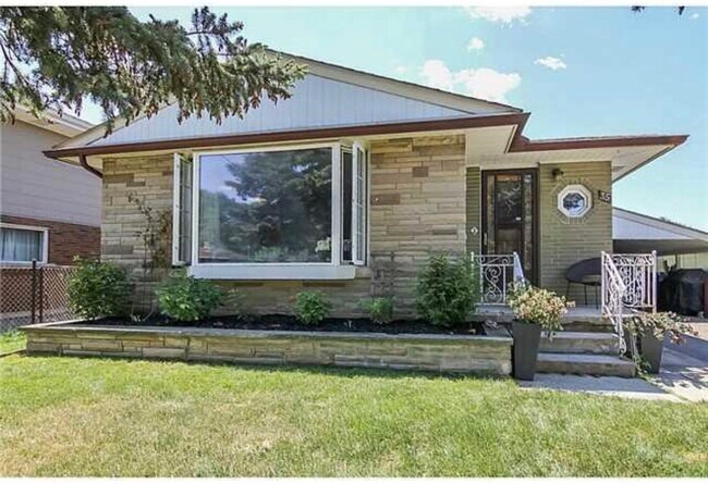 Photo du bâtiment - 35 Collingdon Dr