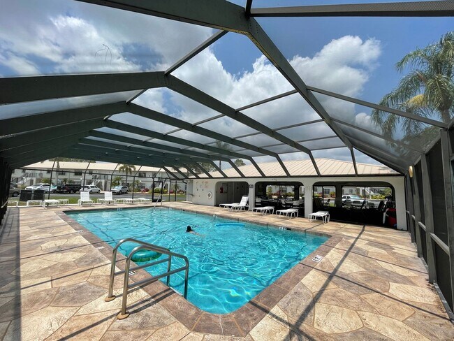 Foto del edificio - 26485 Rampart Blvd