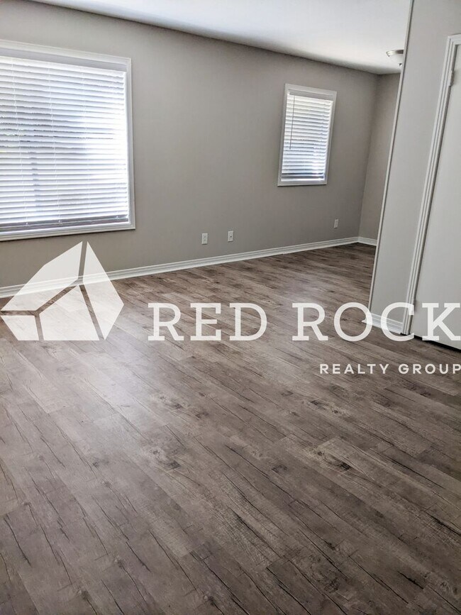 Chateaux Holly Hills Apartments in Columbus, MS