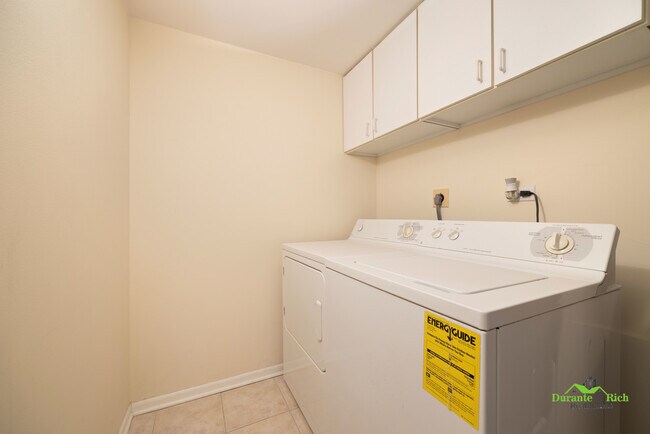 Building Photo - 511 Aurora Ave
