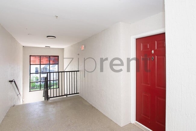 Building Photo - Unit 132