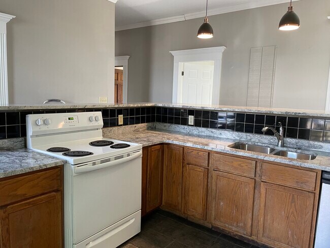 Kitchen - 427 S 5th St
