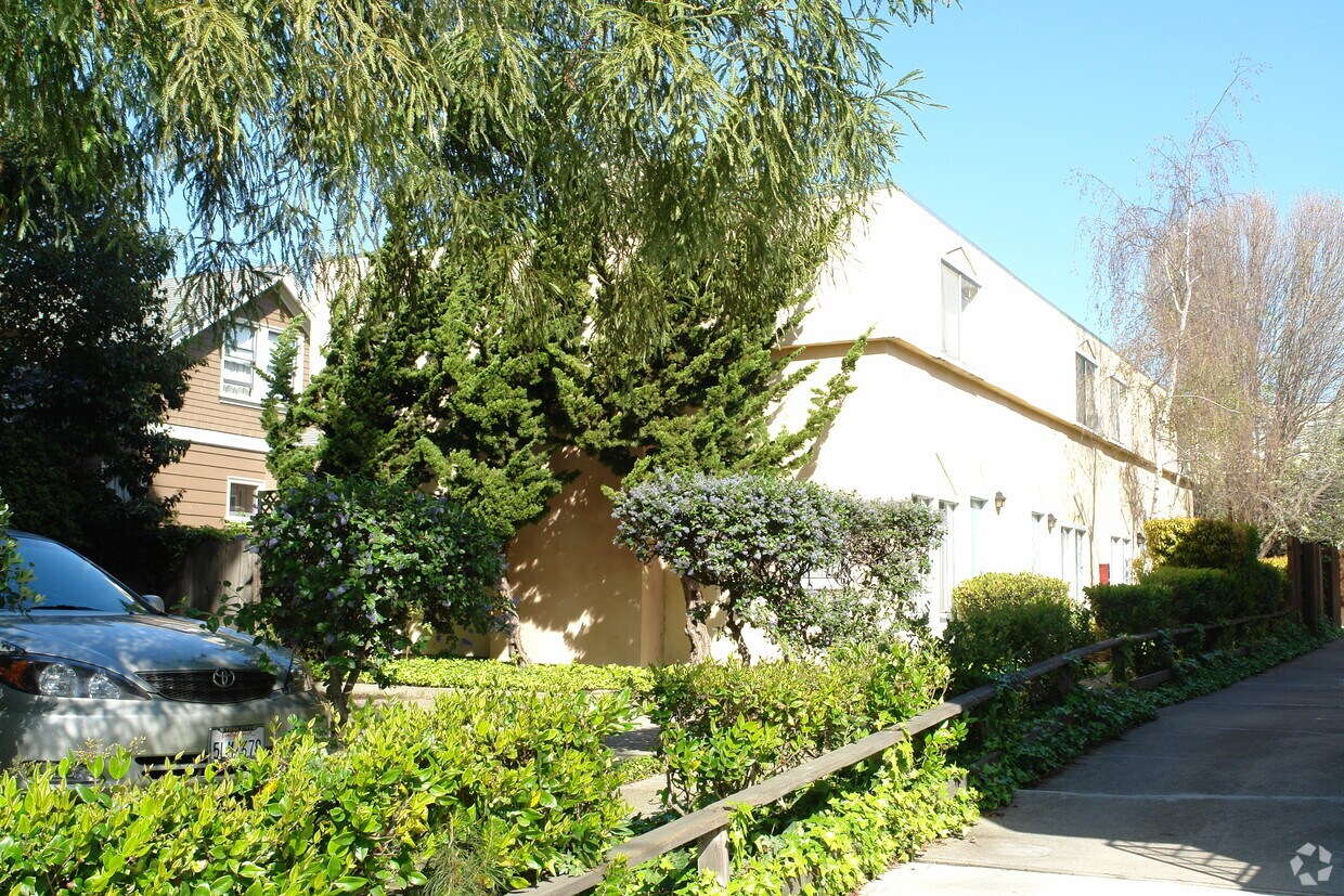 Primary Photo - 1807 Addison St