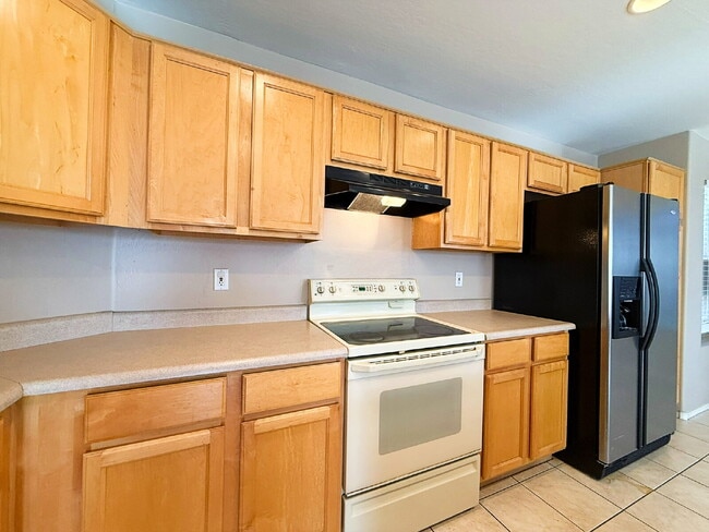 Foto del edificio - Well-maintained single-story home in the desirable Ashton Ranch community of Surprise.