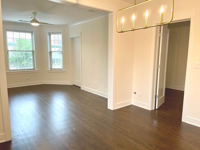 Foto del edificio - 3701 N Oakley Ave