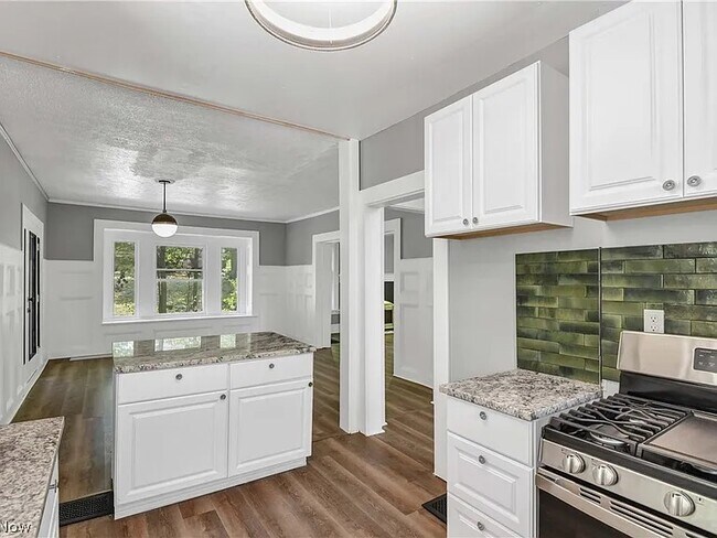 Building Photo - 2231 Bellfield Ave