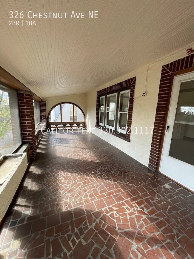 Foto del edificio - Two bedroom one bathroom second level apar...
