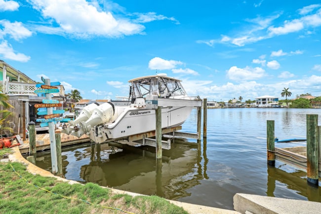 Building Photo - 527 Goodland Dr