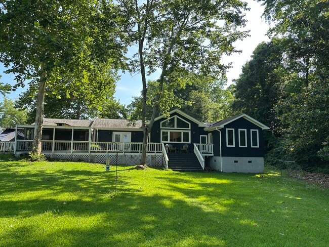 Building Photo - 2411 Peregrine Way