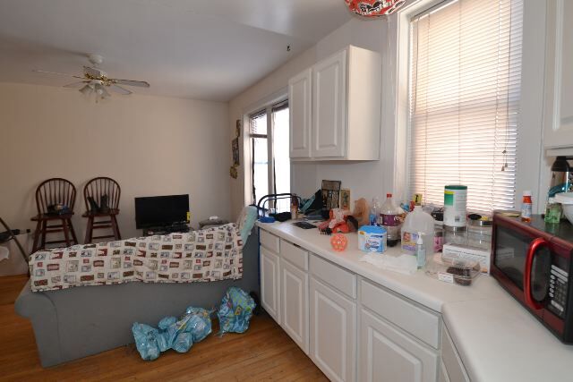 Foto del edificio - 3845 N Greenview Ave