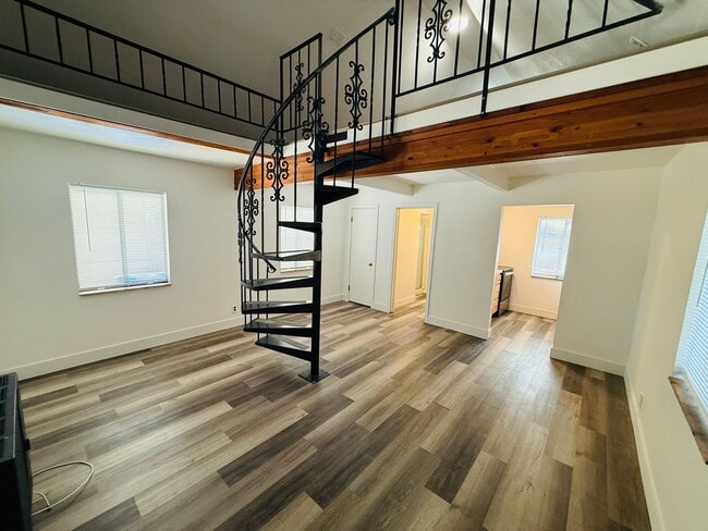 Foto del edificio - 1227 Sierra Blvd