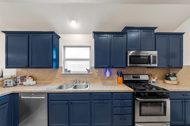 Building Photo - 1514 Greenbrier Dr