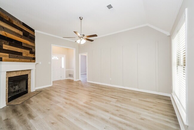 Building Photo - 145 Seawood Dr