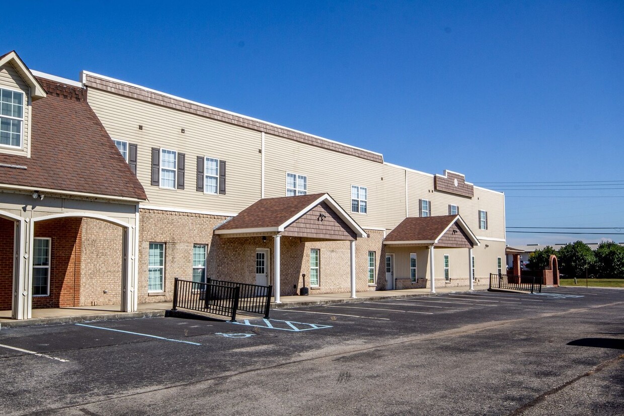 Primary Photo - Apartment in Madison near Mazda/Toyota!