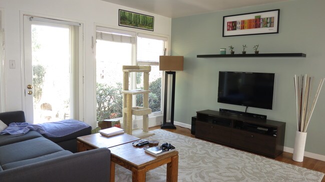 Foto del edificio - 392 Ralcam Pl