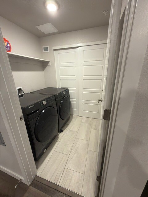 Foto del edificio - 460 E Fremont Pl