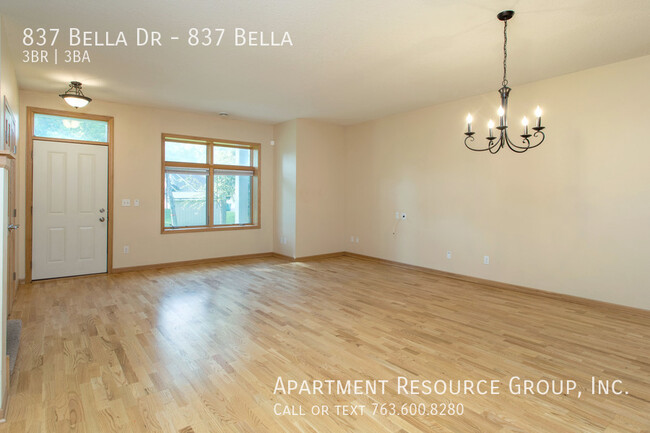Building Photo - 837 Bella Dr