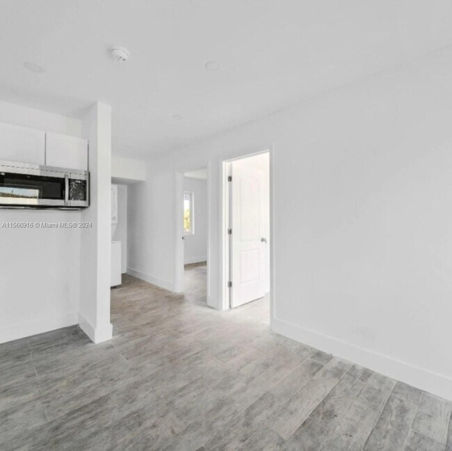 Foto del edificio - 3745 NW 22nd Ct