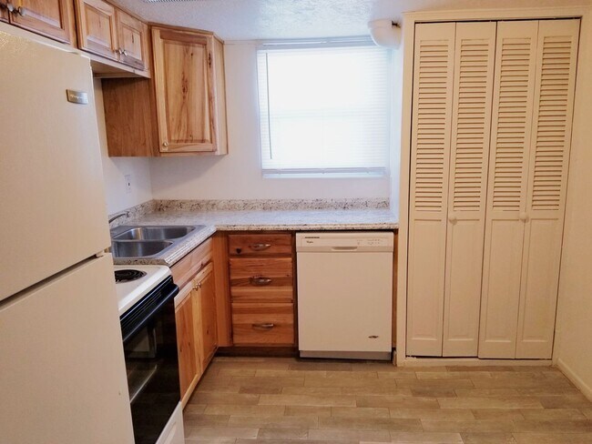 Foto del edificio - 85 Princeton Ave