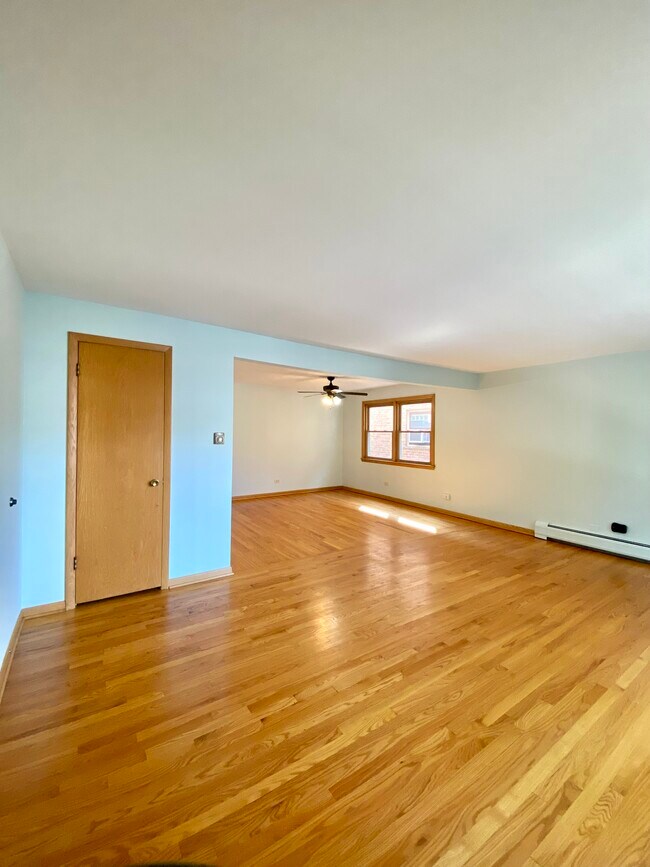 Foto del edificio - 8629 W Summerdale Ave